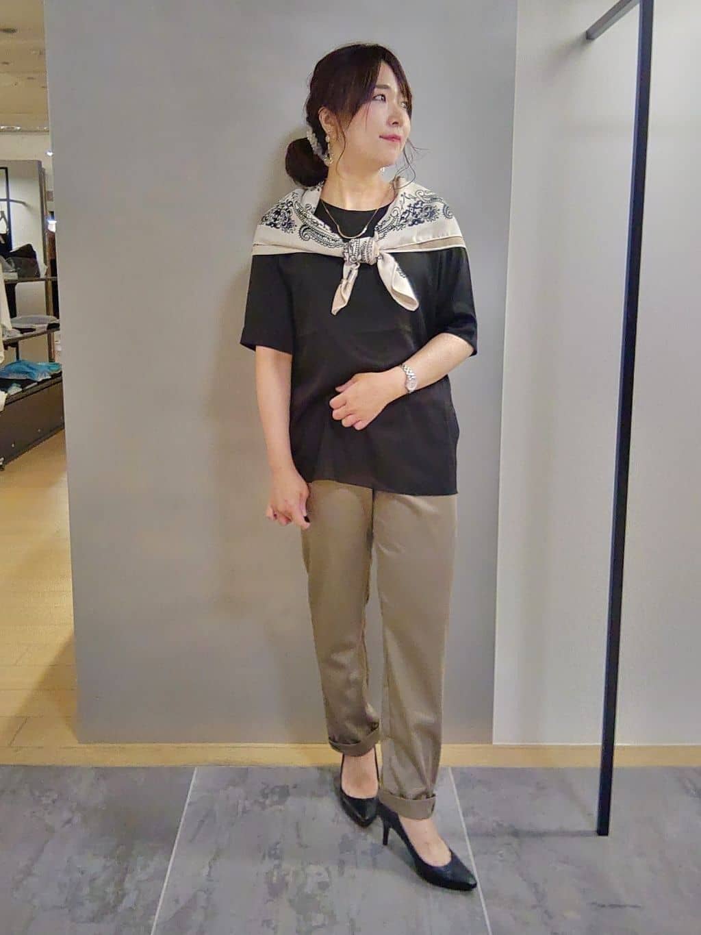 TOMOMIさんの「INDIVI｜【洗える】裾シアー半袖トップス」を使ったコーディネート