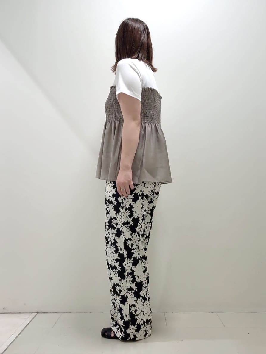 YUIさんの「UNTITLED｜【コットン100/洗える/Tシャツ】シャーリングドッキングペプラム」を使ったコーディネート