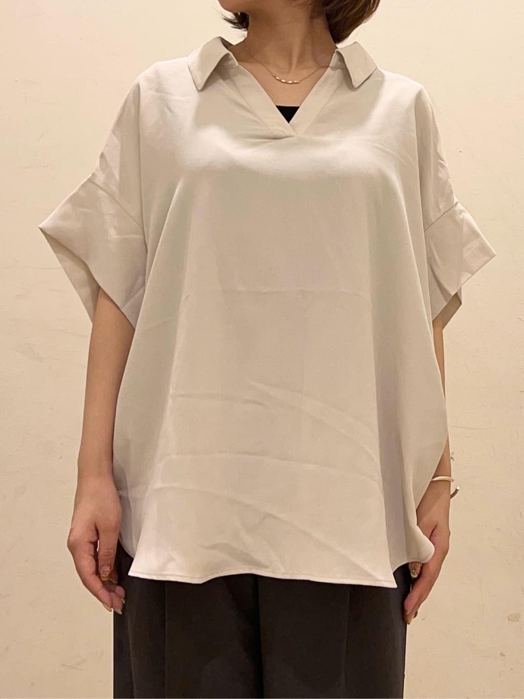 かのさんの「THE SHOP TK｜【インしなくても決まる】スキッパーシャツ/接触冷感/防シワ/速乾」を使ったコーディネート