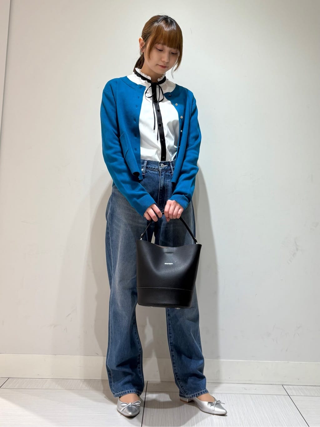 やなぎさんの「DRESSTERIOR｜【ウォッシャブル】テーパードコンフォートデニム」を使ったコーディネート
