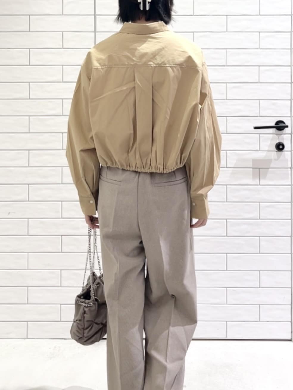 しおりさんの「OPAQUE.CLIP｜ドロストヘムショートシャツ【洗濯機OK】」を使ったコーディネート