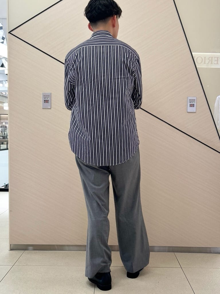 千葉亮太さんの「DRESSTERIOR｜THOMAS MASON ストライプシャツ」を使ったコーディネート