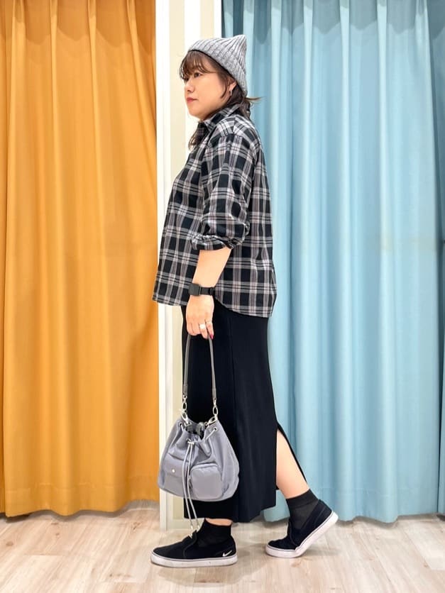 TUMU-TUMUさんの「SHOO･LA･RUE｜スパンコールリブニット帽」を使ったコーディネート