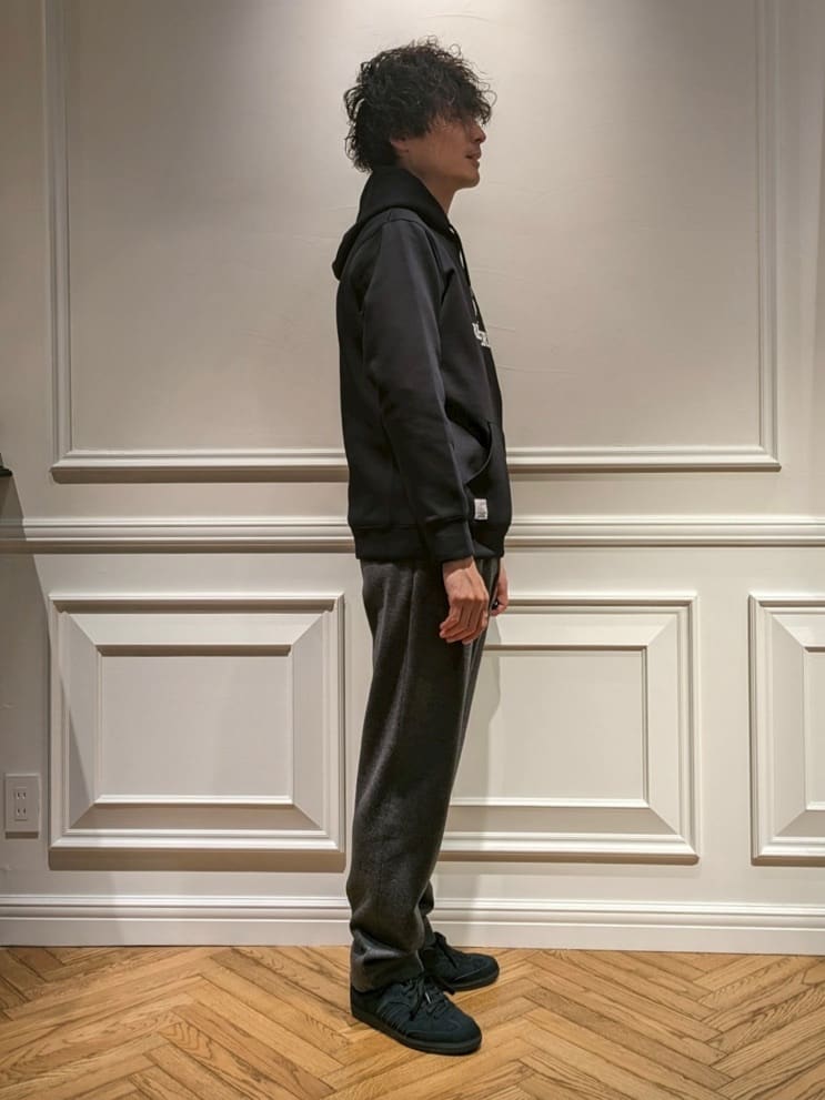 橋本さんの「DRESSTERIOR｜ストレッチポンチ フーディ」を使ったコーディネート