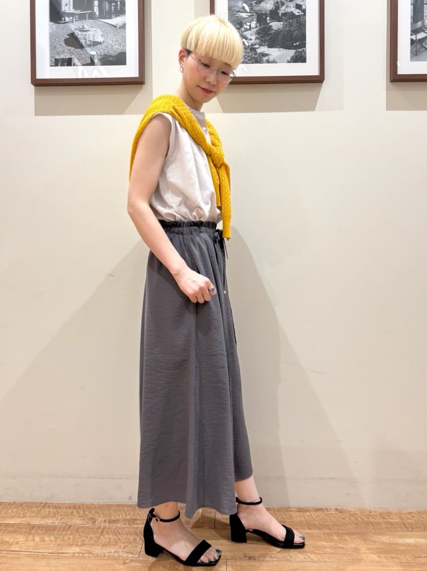 Ayumiさんの「SHOO･LA･RUE｜【S-LL/洗濯後しわになりにくい】上品にきれい見え スラブギャザーブラウス」を使ったコーディネート
