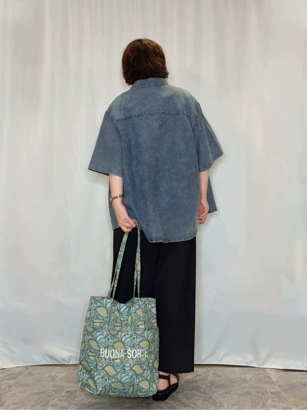 たみさんの「SHOO･LA･RUE｜【ひんやり/S-LL】サガラ刺繍ロゴTシャツ」を使ったコーディネート