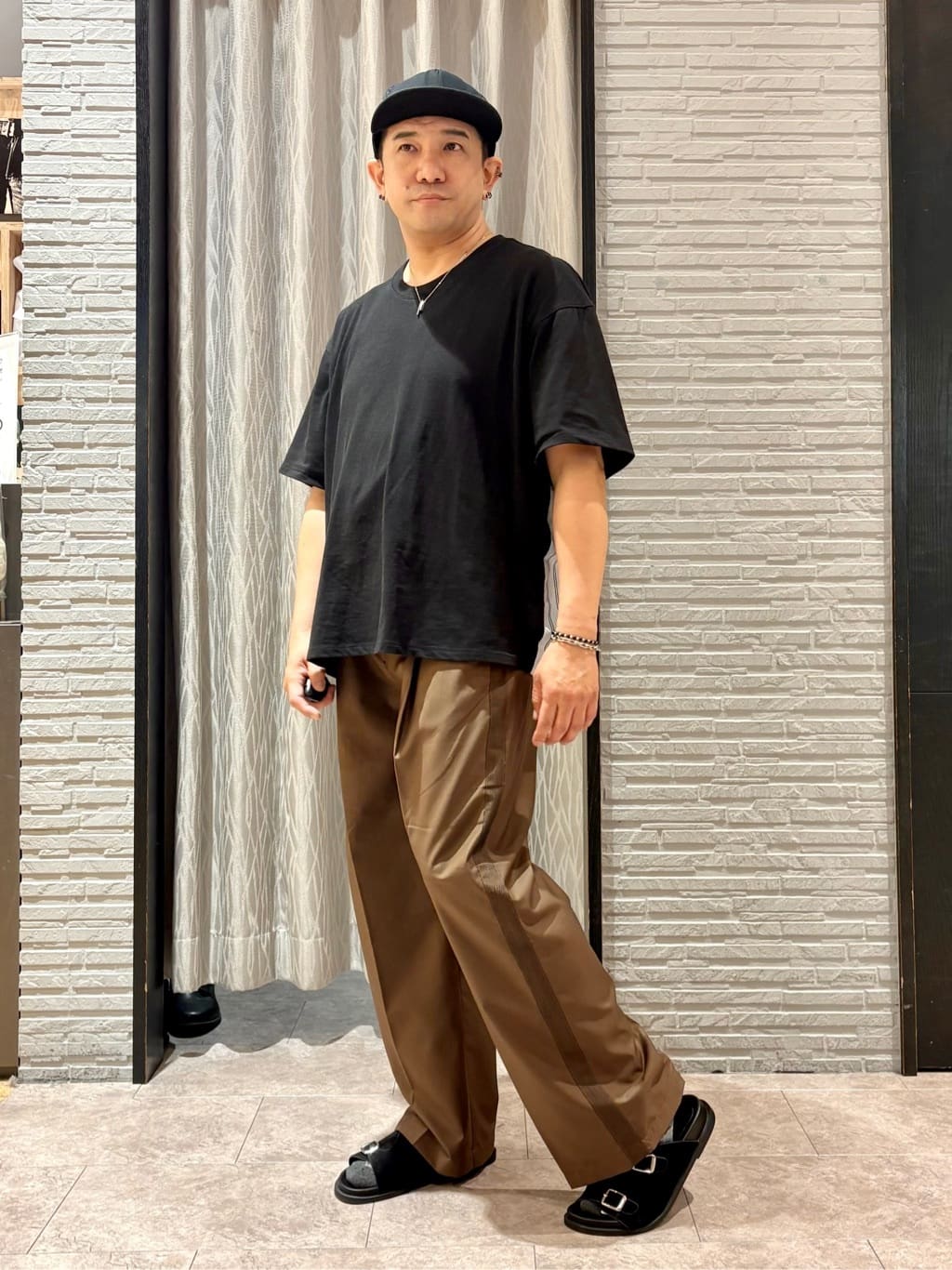 Pーyamaさんの「THE SHOP TK｜エシカルブロード切替Tシャツ 洗濯機OK」を使ったコーディネート