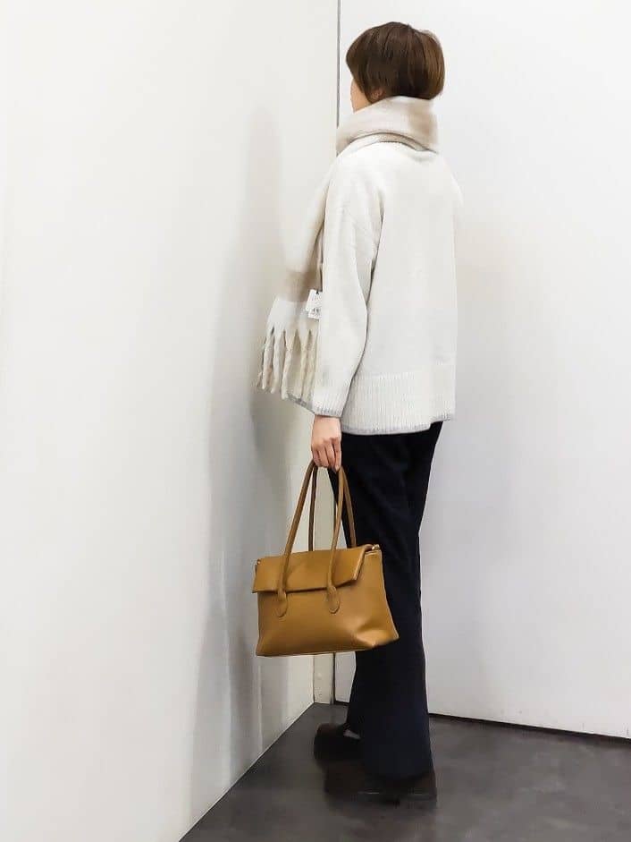 やまちゃんさんの「grove｜【洗える】ふんわりウール混オーバーサイズニット」を使ったコーディネート