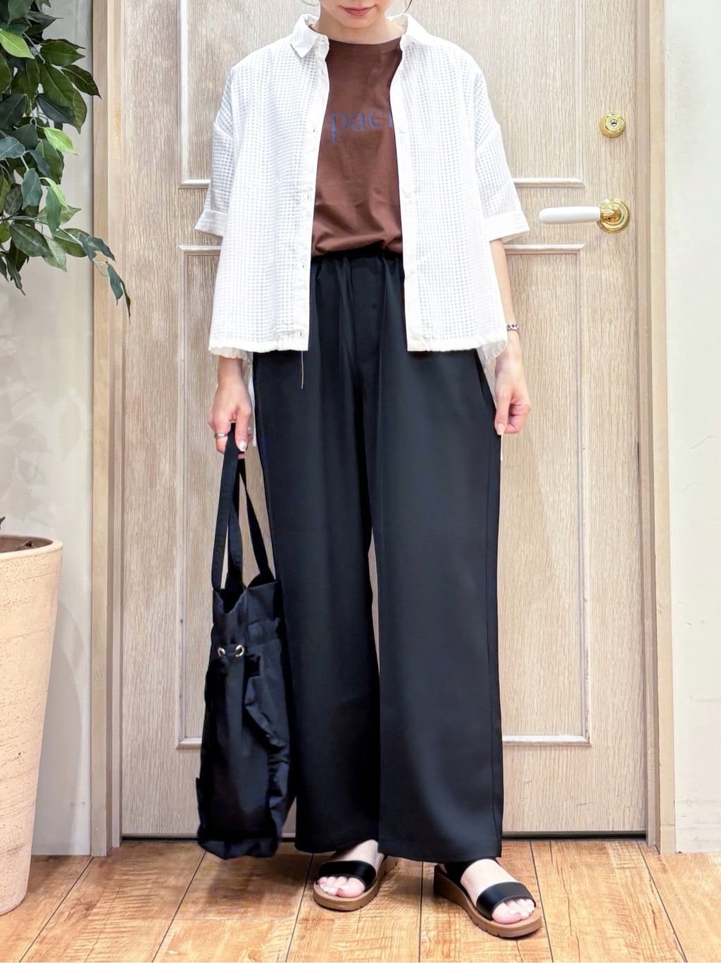 なみさんの「SHOO･LA･RUE｜シルエット変化を楽しめる シアーチェックドロストシャツ」を使ったコーディネート