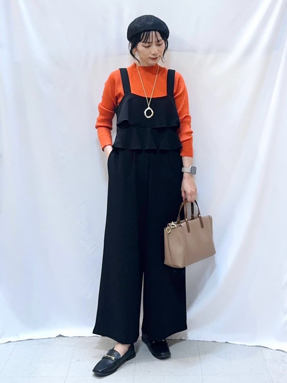 𝐇𝐢𝐫𝐨𝐦𝐢さんの「SHOO･LA･RUE｜【洗える/S-LL】ティアードフリルサロペット」を使ったコーディネート