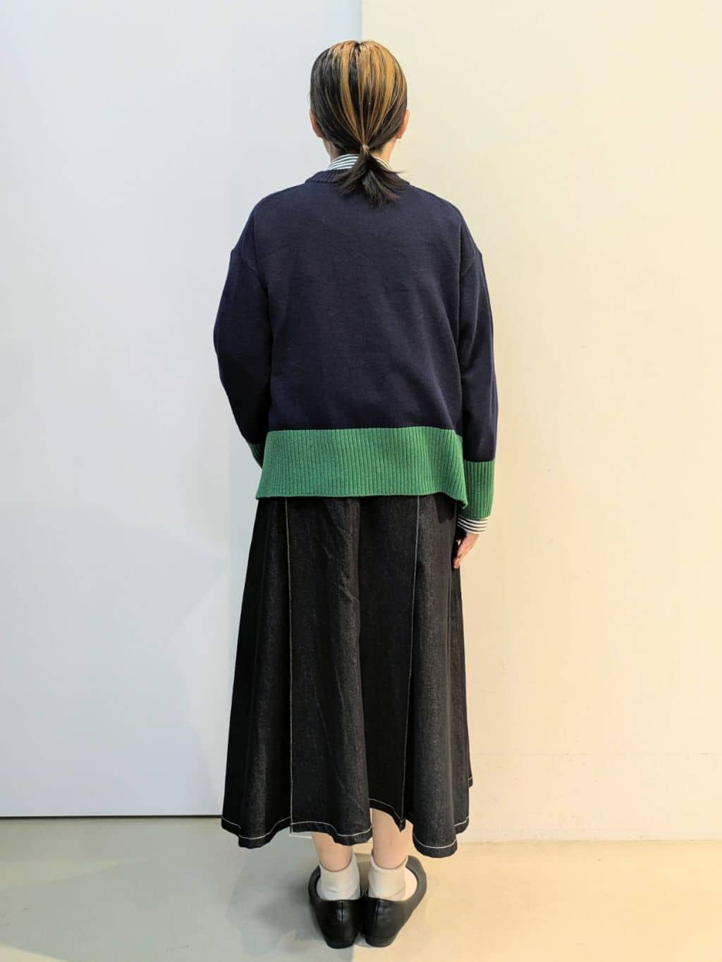 kotoさんの「THE SHOP TK｜インしないで着られる カラーブロックニット」を使ったコーディネート