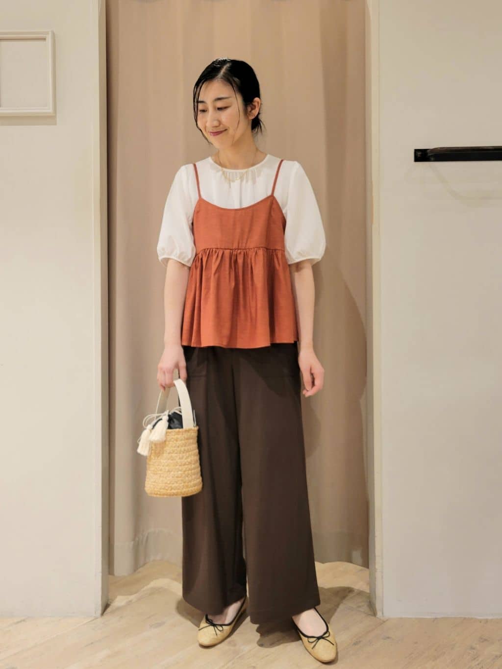 いそさんの「grove｜【接触冷感】見た目はきちんと、着心地はらくちん クロップドベイカーパンツ」を使ったコーディネート