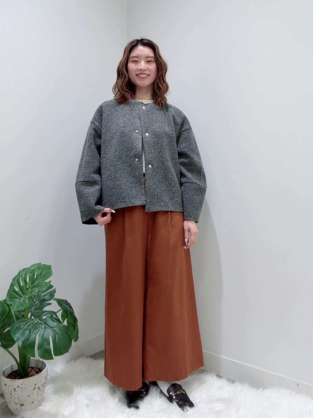 Suma Una本部スタッフさんの「SunaUna｜【ショート丈】ノーカラーライトアウター」を使ったコーディネート