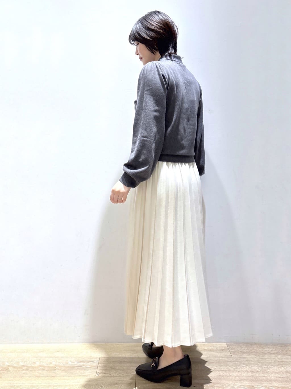 mizukiさんの「index｜ゴールドパーツ付きボウタイニット【洗濯機OK】《10col／XS～LL》」を使ったコーディネート
