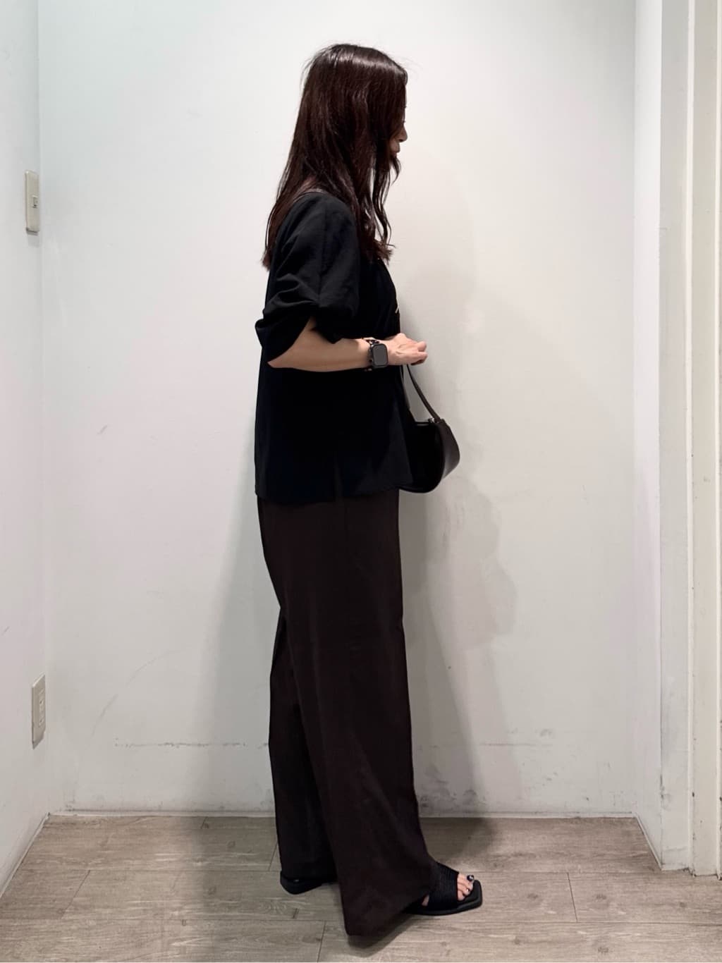 yuicciさんの「OPAQUE.CLIP｜ウエストサテン使いイージーワイドパンツ【洗濯機洗い可】」を使ったコーディネート