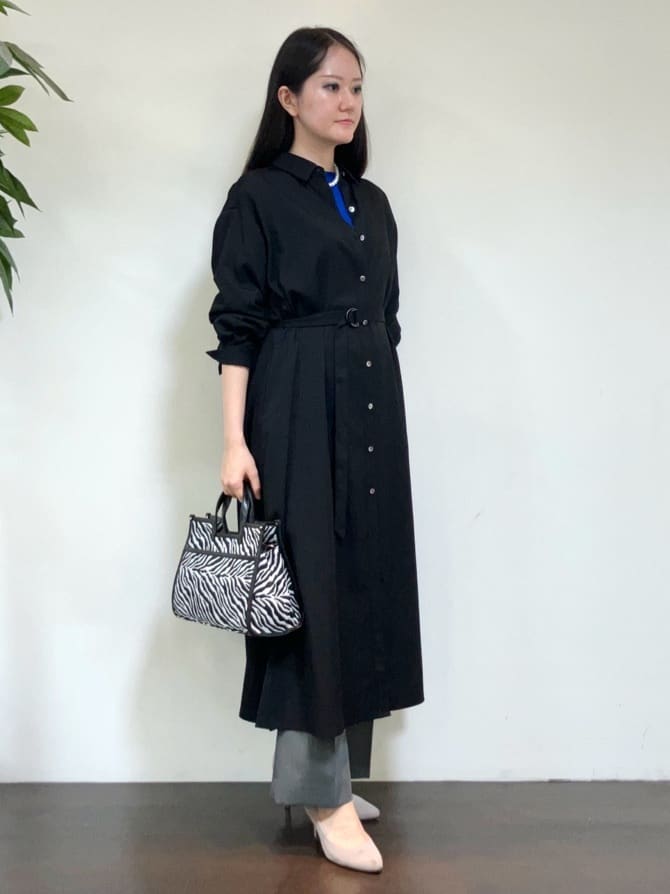カレンさんの「UNTITLED｜【前開きボタン/ベルト付/羽織シャツ/】2WAYトレンチ風ワンピース」を使ったコーディネート