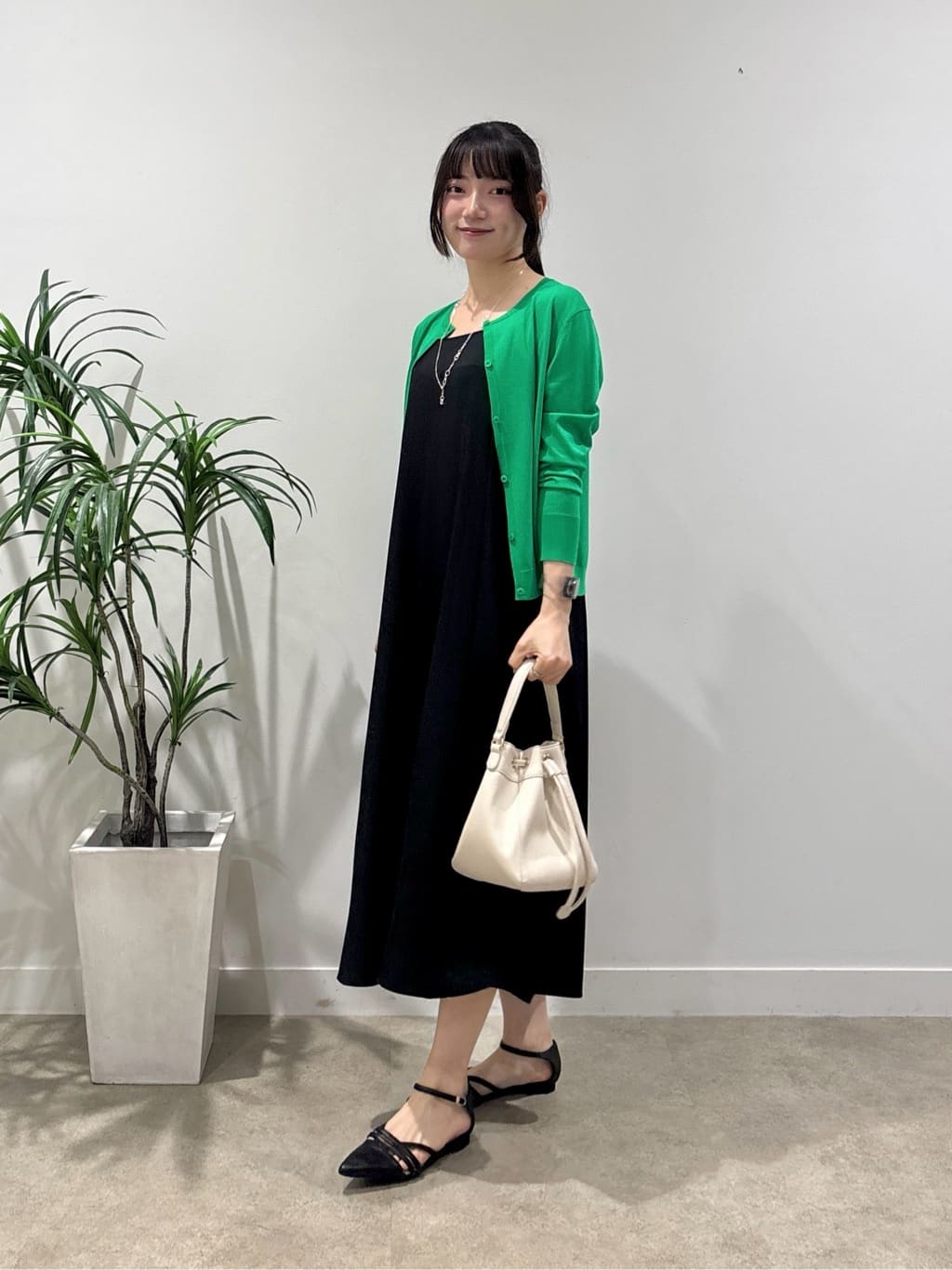 ibukiさんの「INDIVI｜【UVケア】エアリージョーゼット キャミワンピース」を使ったコーディネート
