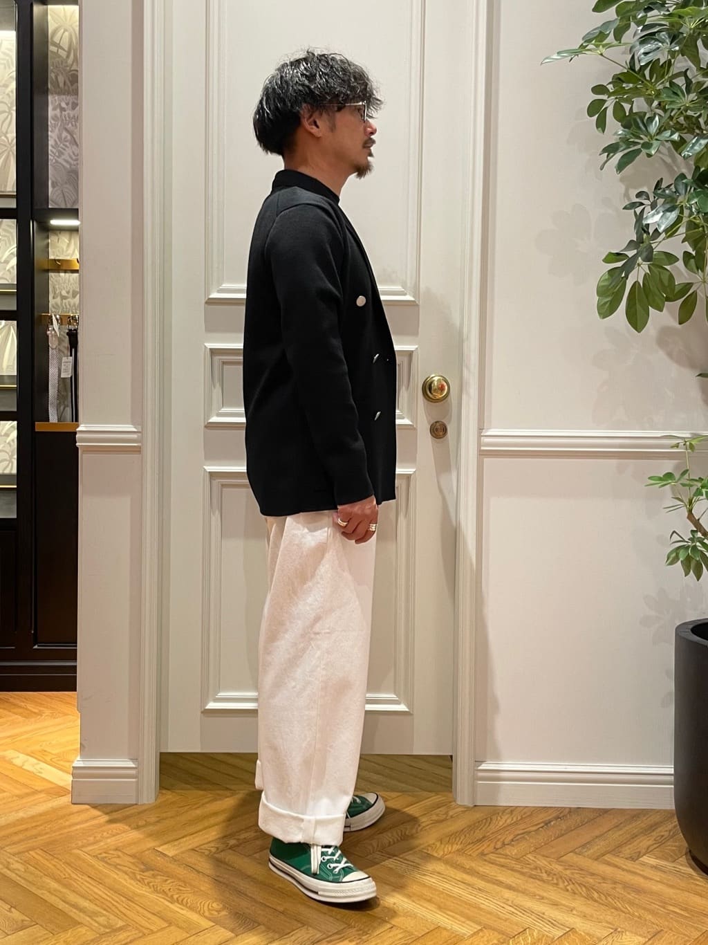 鶴田大士さんの「DRESSTERIOR｜ダブルブレスト ニットジャケット」を使ったコーディネート