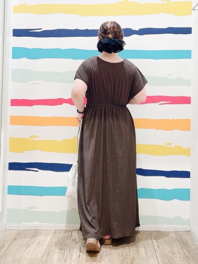 Peeさんの「SHOO･LA･RUE｜【前後2WAY】さらりと大人上品に 楊柳フレンチワンピース」を使ったコーディネート