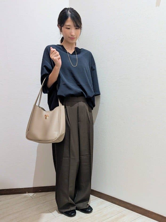 asa.さんの「SHOO･LA･RUE｜【S-LL/洗濯後しわになりにくい】バックギャザーがアクセント スッキパーブラウス」を使ったコーディネート
