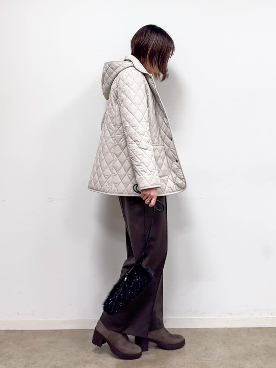𝐜𝐡𝐢𝐤𝐚さんの「SHOO･LA･RUE｜【洗濯機可/S-LL/高レビュー】上品シルエットで美しい イージーワイドパンツ」を使ったコーディネート