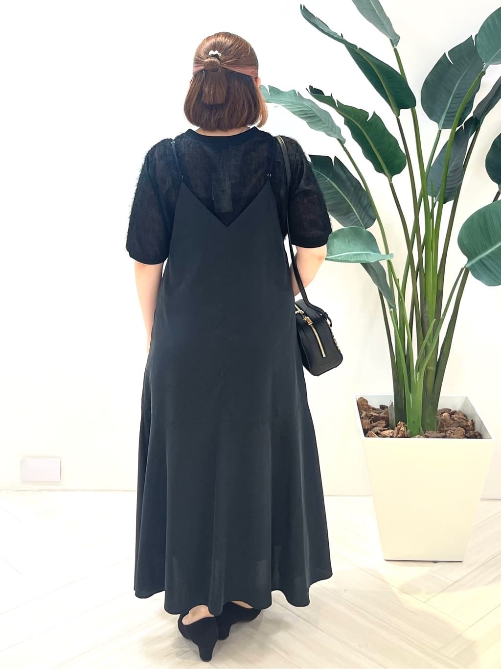 Tomoさんの「UNTITLED｜【洗える/肩紐調節可能】パウダーキャミワンピース」を使ったコーディネート