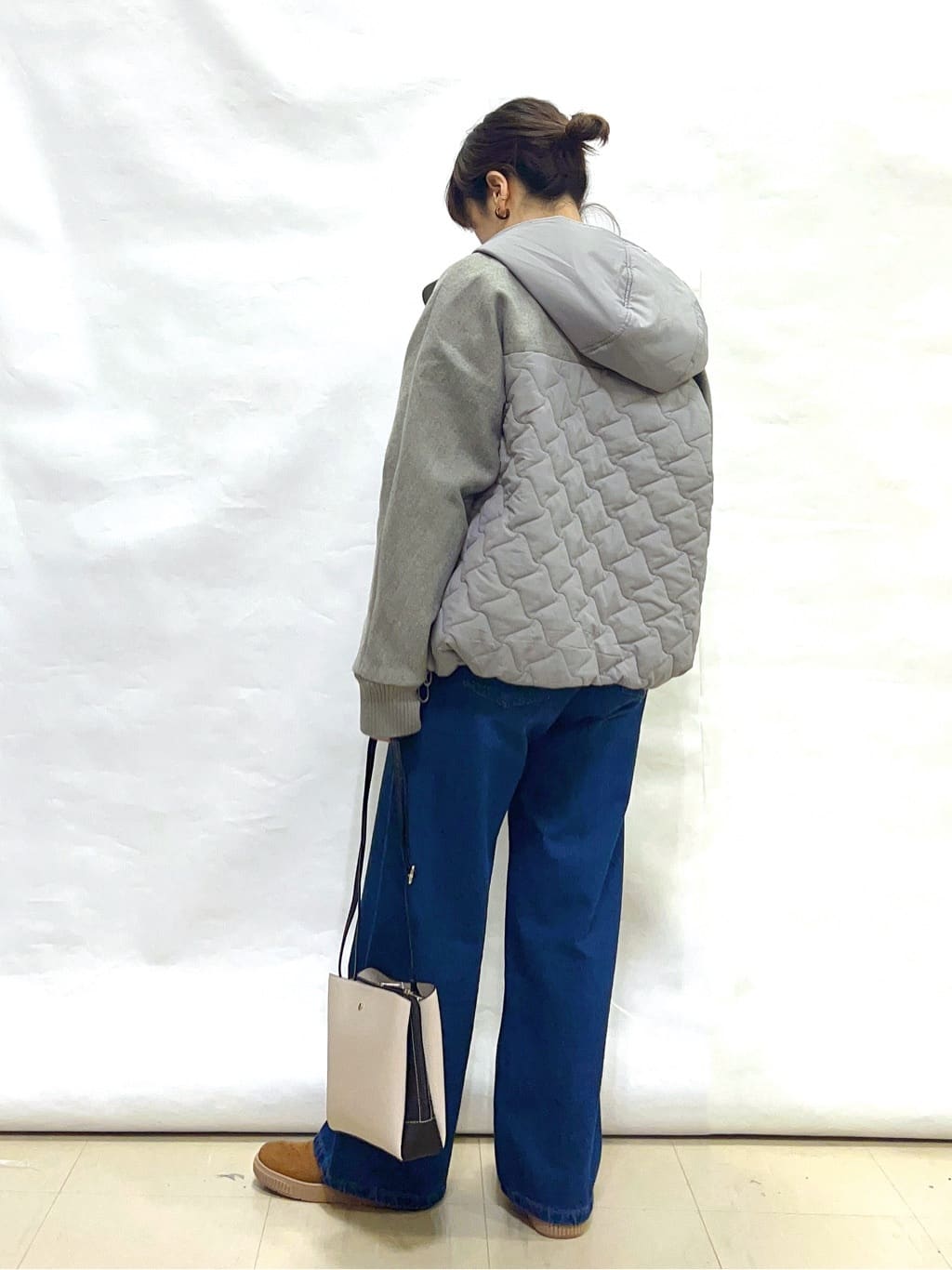 まっつんさんの「SHOO･LA･RUE｜【高レビュー/S-LL】脚のラインを拾いにくい デニムワイドパンツ」を使ったコーディネート