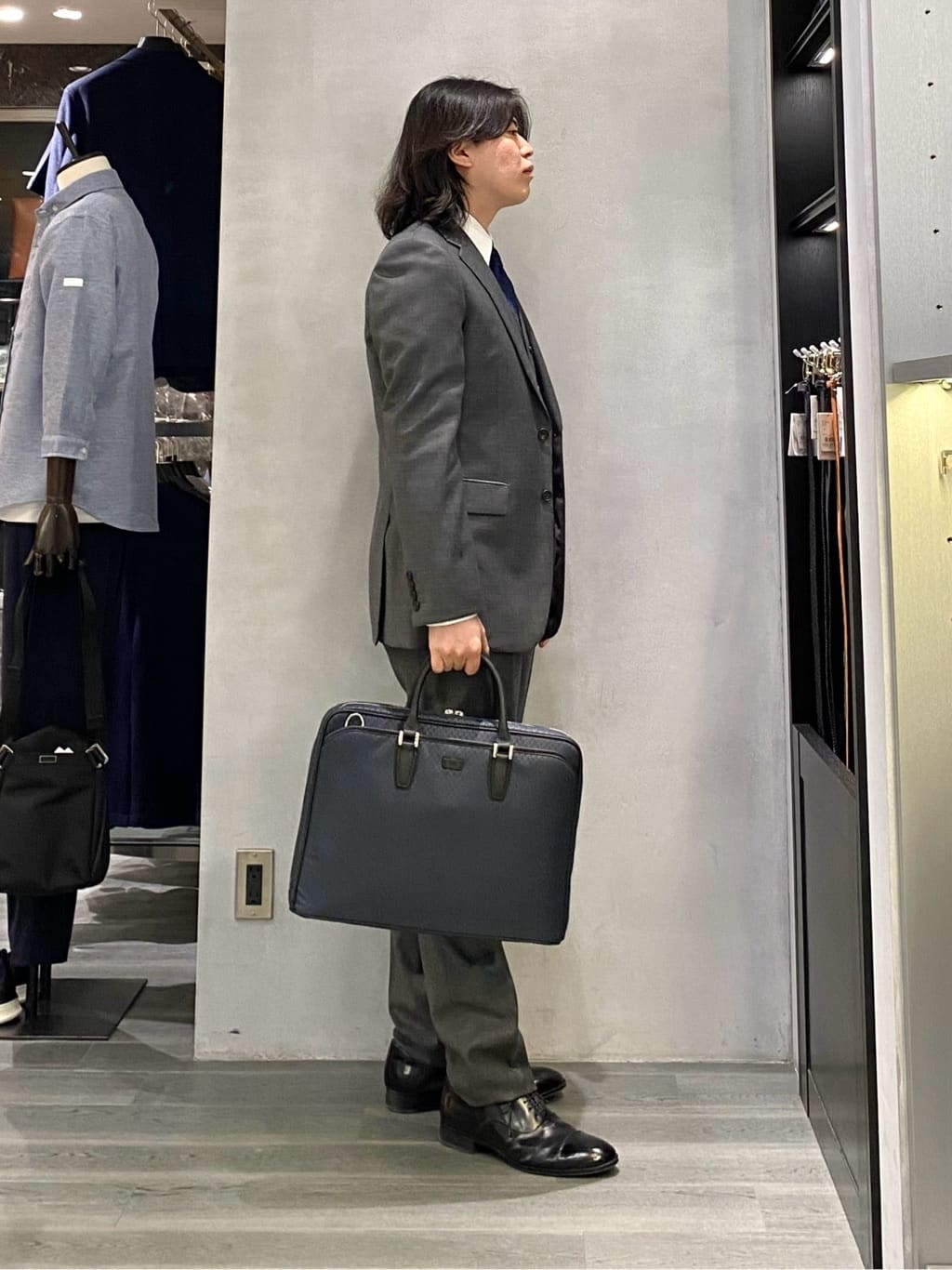 nishiさんの「TAKEO KIKUCHI｜【Three by Three】シャイニーシャークピンヘッド スーツ/3ピース対応可」を使ったコーディネート