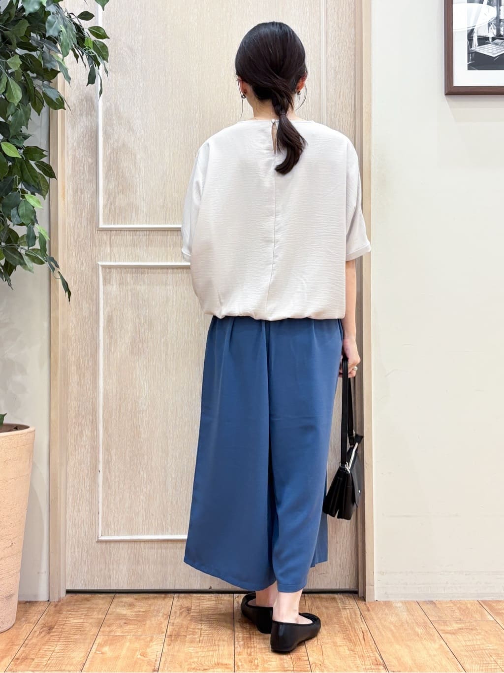 なみさんの「SHOO･LA･RUE｜【洗濯後しわになりにくい】さらっとタッチの 5分袖ドルマンブラウス」を使ったコーディネート
