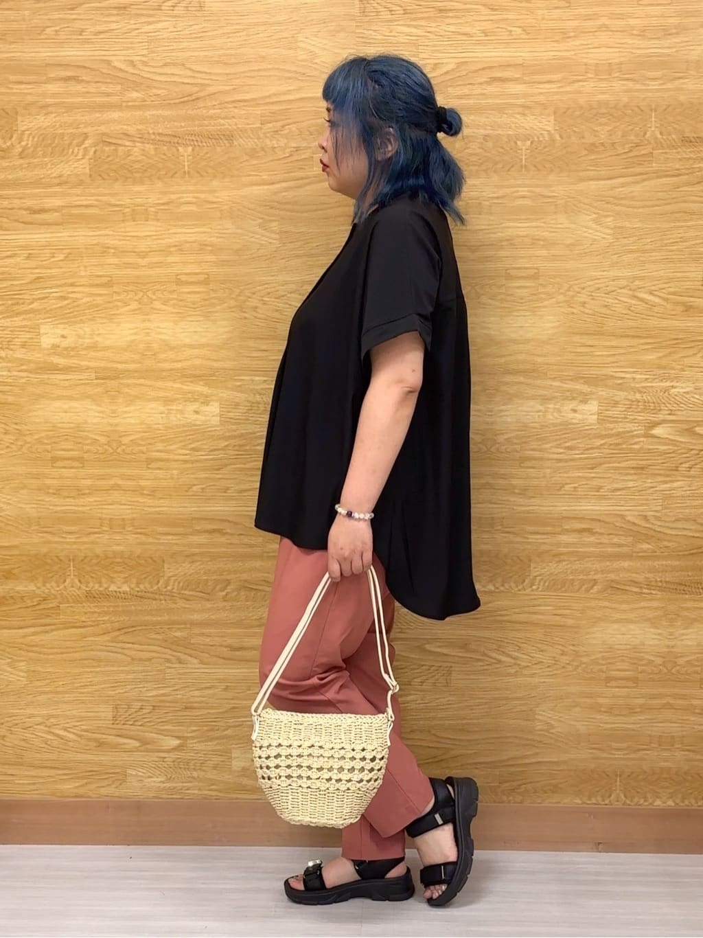 ぁむさんの「SHOO･LA･RUE｜【S-LL】さらりとしたタッチが上品見え ワンボタンデザイン トップス」を使ったコーディネート