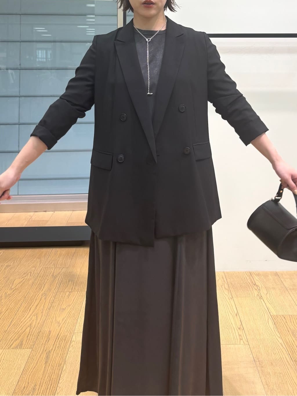 asamiさんの「INDIVI｜【セットアップ可能】スエード調サテンブラウス」を使ったコーディネート