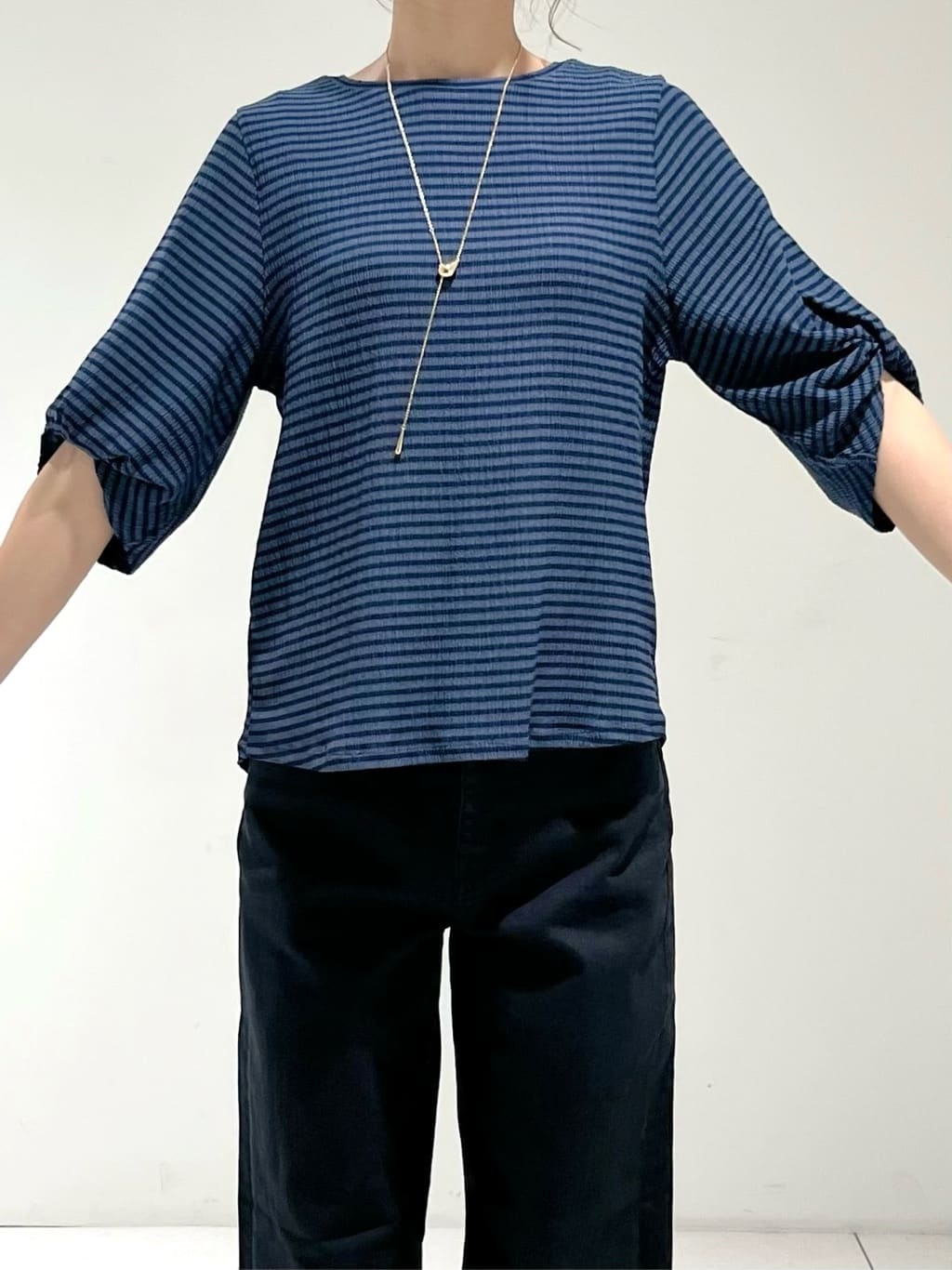 shioriさんの「INDIVI｜【褒められデニム】ワイドストレート デニムパンツ」を使ったコーディネート