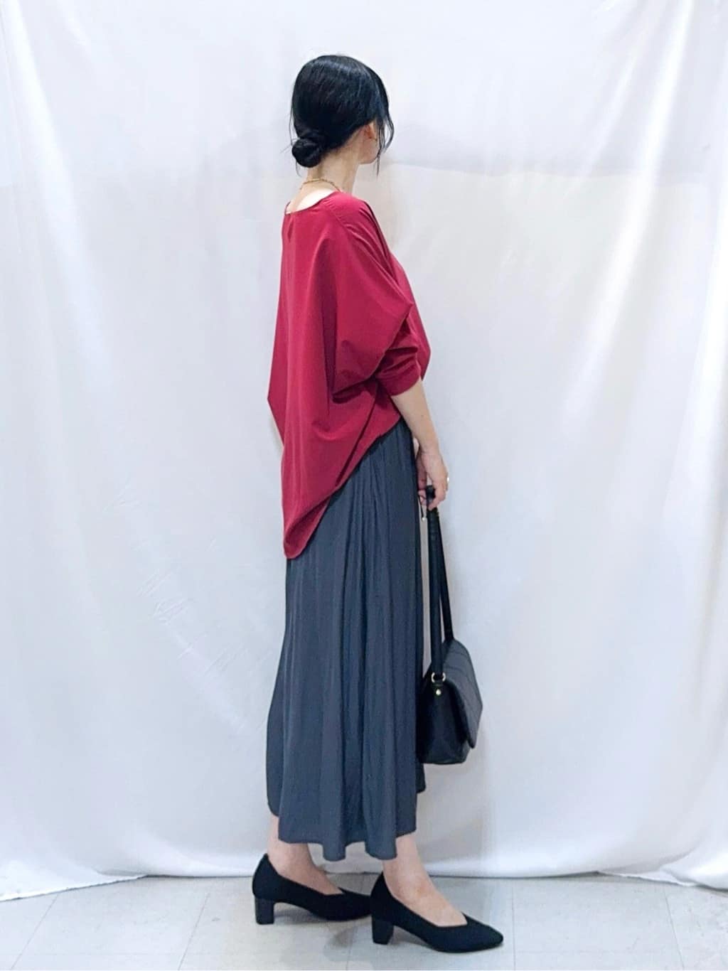 𝐇𝐢𝐫𝐨𝐦𝐢さんの「SHOO･LA･RUE｜【高レビュー/洗濯後しわになりにくい】1枚でサマ見え 8分袖ドルマンブラウス」を使ったコーディネート