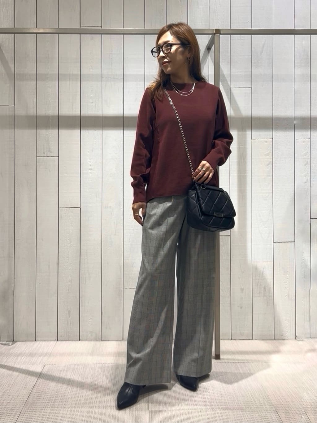 𝑹𝑶𝑴𝑰さんの「INDIVI｜【洗える／選べる8色】トーンアップニット」を使ったコーディネート