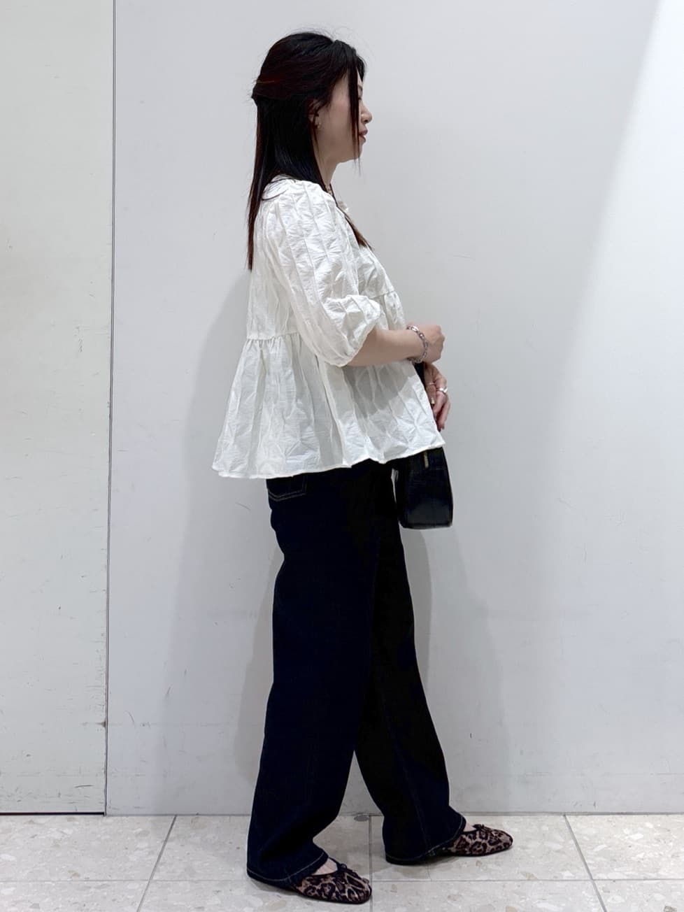 mameさんの「OPAQUE.CLIP｜ふくれジャカードペプラムブラウス【洗濯機洗い可】」を使ったコーディネート