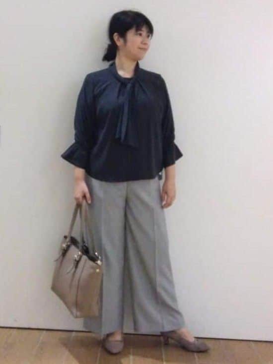 sakoさんの「Reflect｜【キレイめスタイル／通勤におすすめ◎】ボウタイシャンブレーカラーブラウス」を使ったコーディネート
