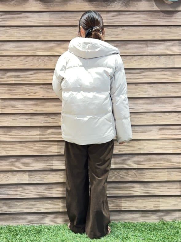 himiさんの「SHOO･LA･RUE｜【撥水/洗える】ショートフーディーダウン」を使ったコーディネート