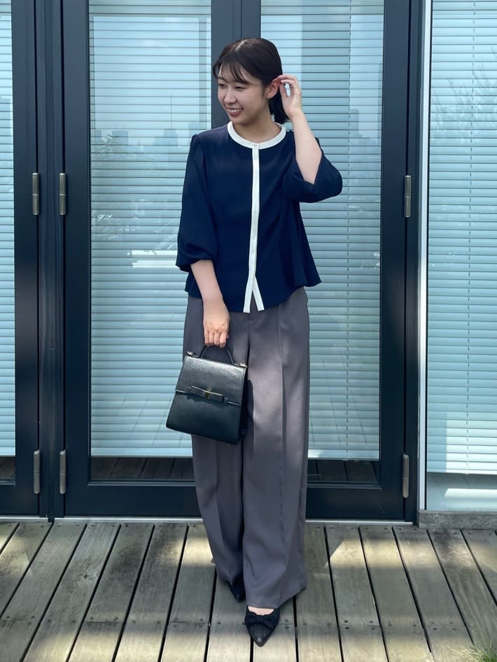 abeさんの「Couture brooch｜【帯電防止・通勤】ウエストリボン サスペンダー付きワイドパンツ」を使ったコーディネート