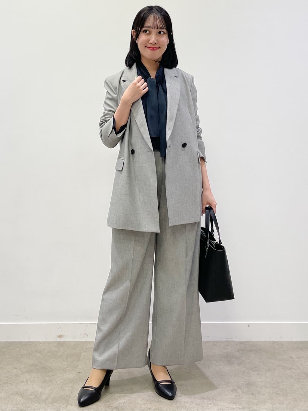 yukariさんの「Reflect｜【キレイめスタイル／通勤におすすめ◎】ボウタイシャンブレーカラーブラウス」を使ったコーディネート