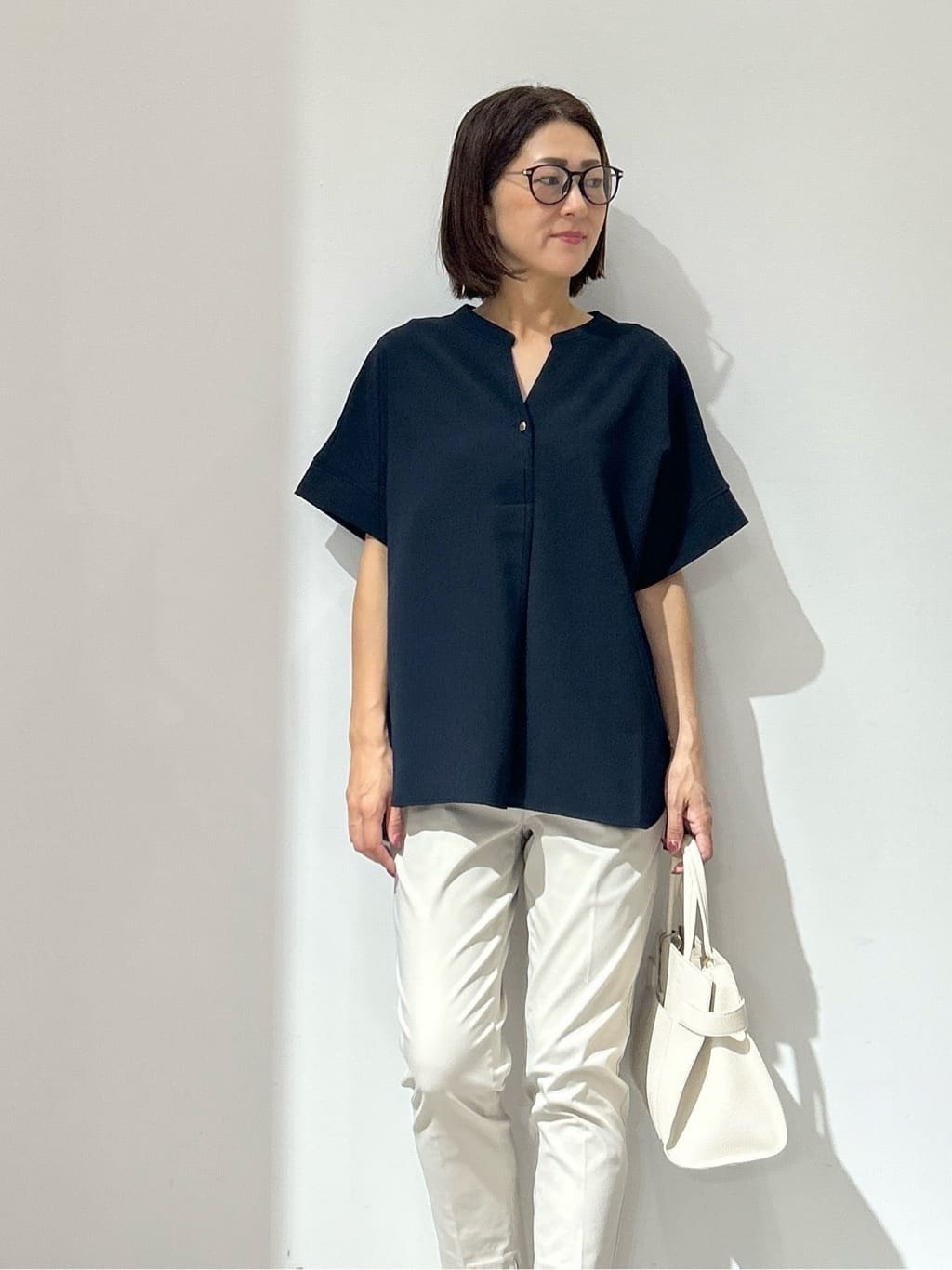 NAKAさんの「OPAQUE.CLIP｜《5色展開／SS-LLサイズ》スキッパー金ボタンブラウス／セットアップ対応【防シワ／ストレッチ／洗濯」を使ったコーディネート