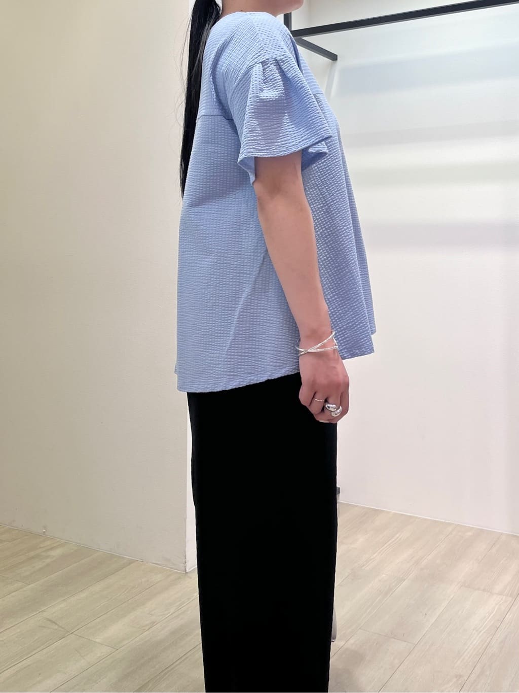 hasuさんの「INDIVI｜【洗える／UVケア／SETUP可能】ドロストワイドパンツ」を使ったコーディネート