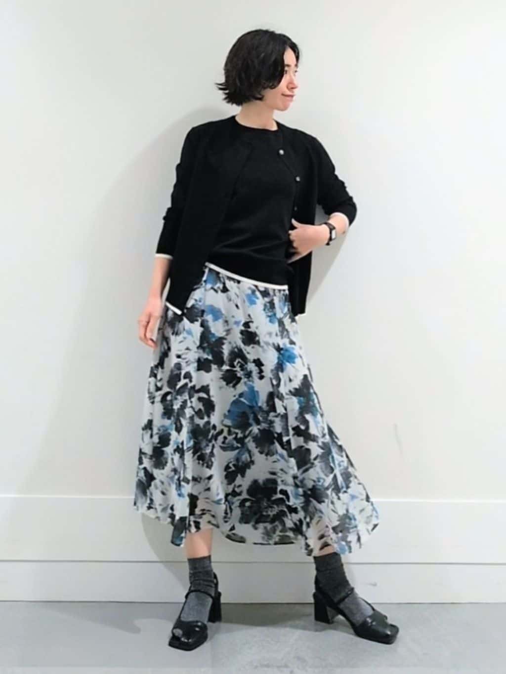 ミズタさんの「UNTITLED｜【アンサンブル可/薄手】ベーシッククルーネックカーディガン」を使ったコーディネート
