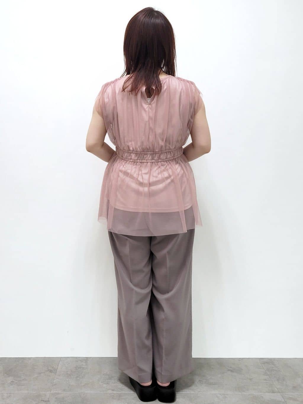 kinaさんの「index｜ラップストレートパンツ【接触冷感／抗ピル／洗濯機洗い可／イージーアイロン】」を使ったコーディネート