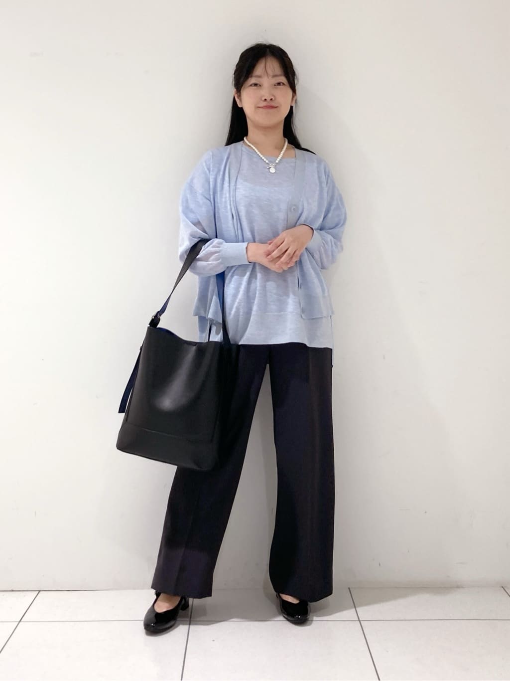 momokoさんの「INDIVI｜【程よいシアー素材/洗える】バイカラーラメカーディガン」を使ったコーディネート
