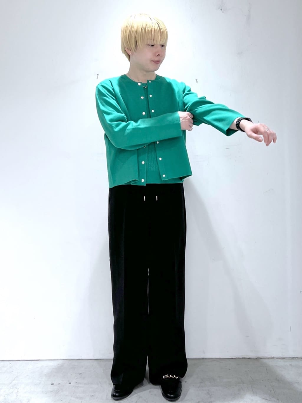 JINさんの「OPAQUE.CLIP｜ケーブルハーフスリーブニット【UVケア／洗濯機OK】《6col／S～LL》」を使ったコーディネート