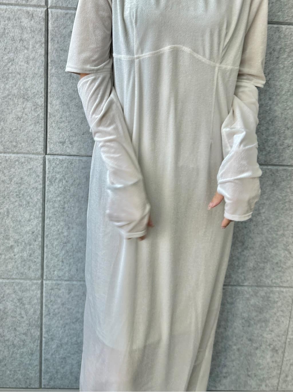 harunaさんの「CODE A｜velvet open back dress」を使ったコーディネート