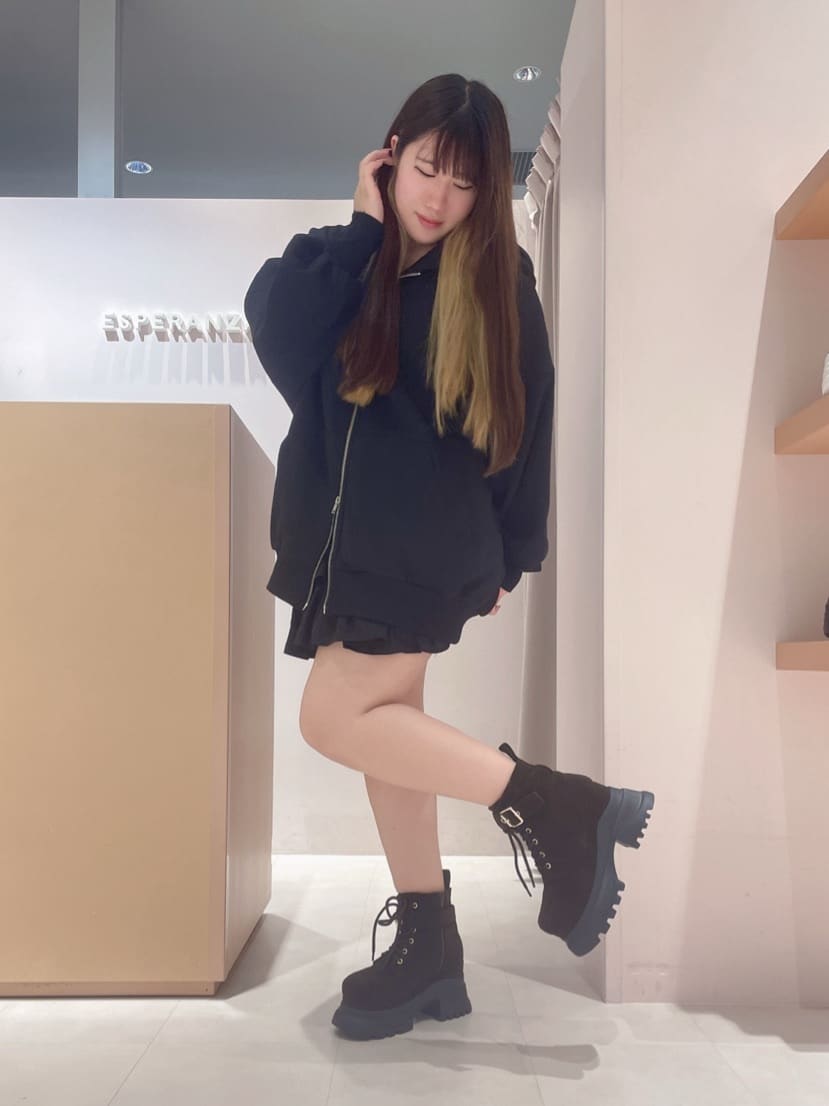 ほのかさんの「ESPERANZA｜レースアップバックル厚底ブーツ」を使ったコーディネート
