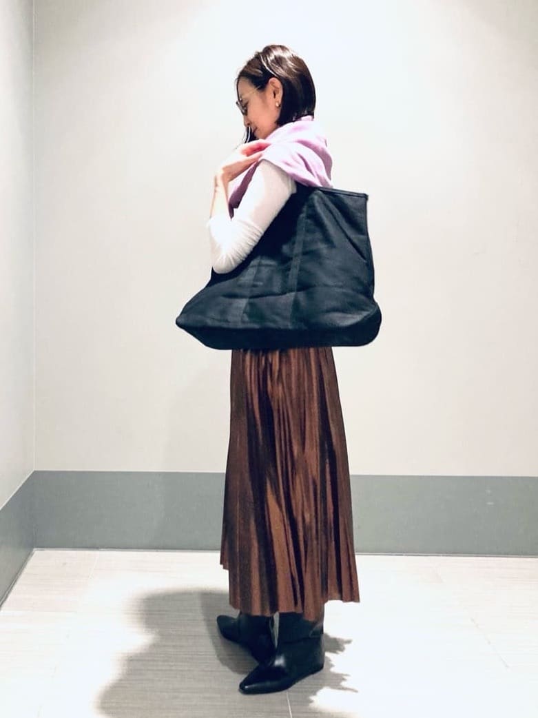 Furuさんの「DRESSTERIOR｜◆【洗える/ストレッチ性/オンオフ】箔プリントプリーツスカート」を使ったコーディネート