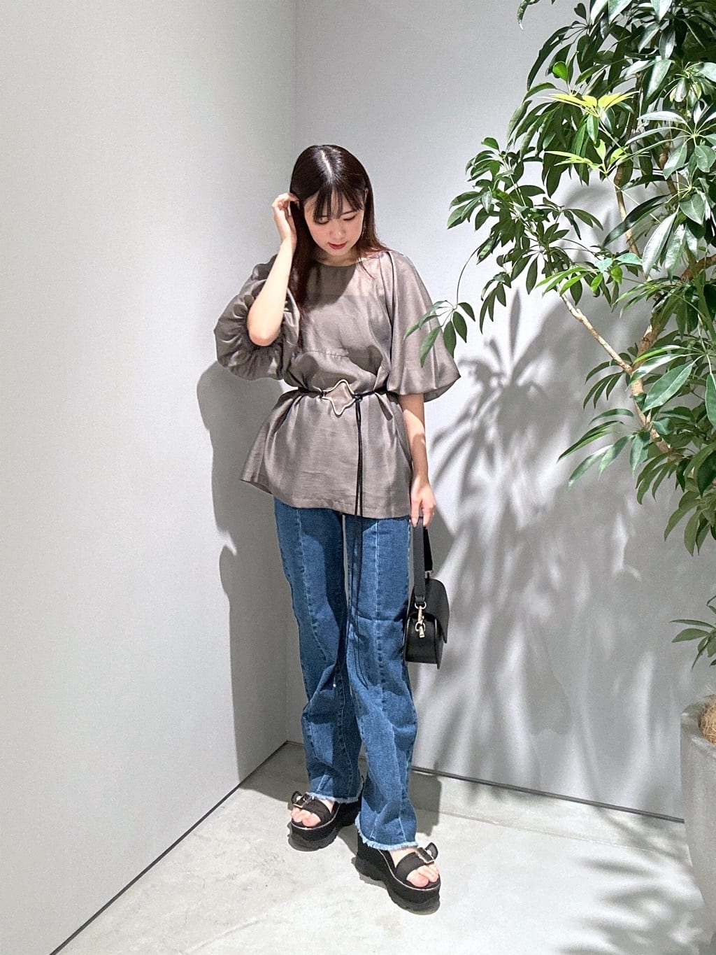 Renoさんの「INDIVI｜ボリュームスリーブブラウス」を使ったコーディネート