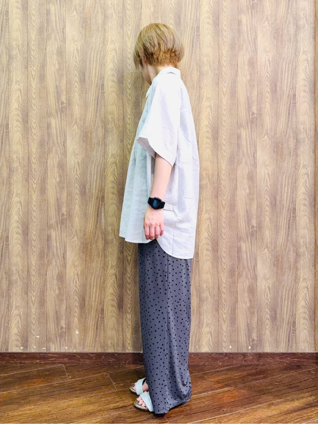 ちばみさんの「SHOO･LA･RUE｜【S-LL/UV/接触冷感/抗菌防臭】体型を自然にカバー フレンチリネンブレンド襟付ドルマンシャツ」を使ったコーディネート